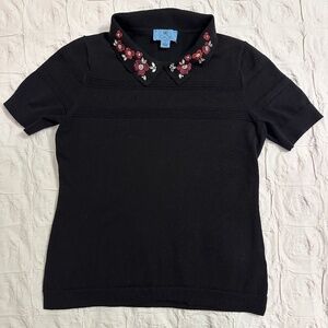 CeCe black knit short sleeve shirt with decorative flowers on collar, size S